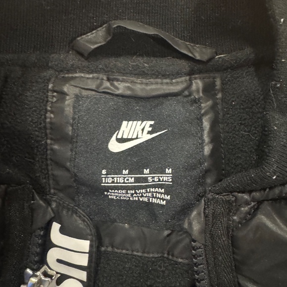 Black Nike Puffer - Lightweight - Picture 2 of 2